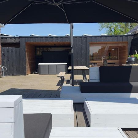 Oostermeer Puur Eastermar - Monumentaal, Authentiek En Luxe Koetshuis Aan Open Vaarwater Met Jacuzzi En Sauna מראה חיצוני תמונה