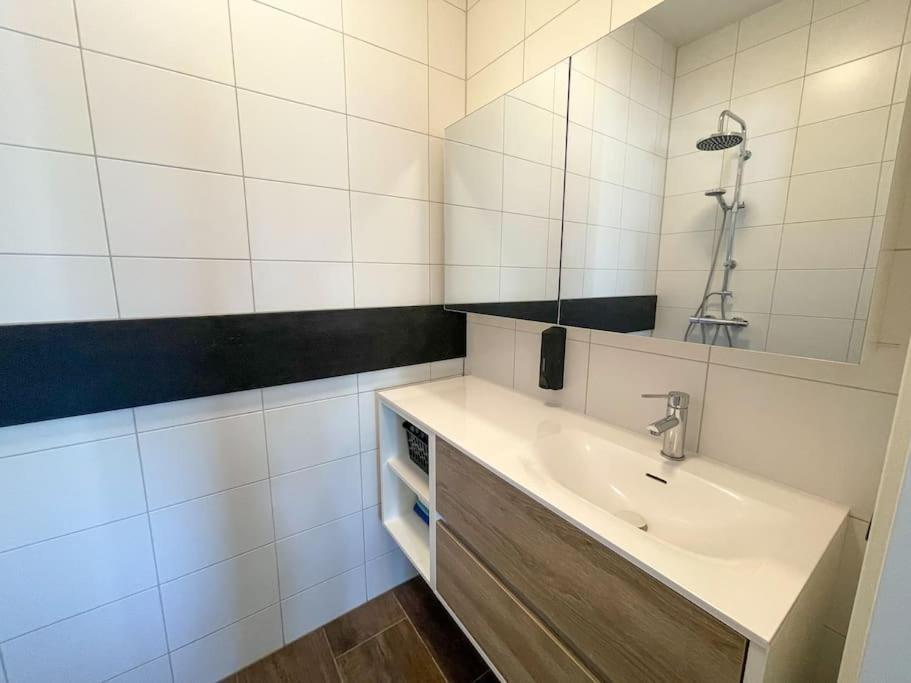 Oostermeer Puur Eastermar - Monumentaal, Authentiek En Luxe Koetshuis Aan Open Vaarwater Met Jacuzzi En Sauna מראה חיצוני תמונה