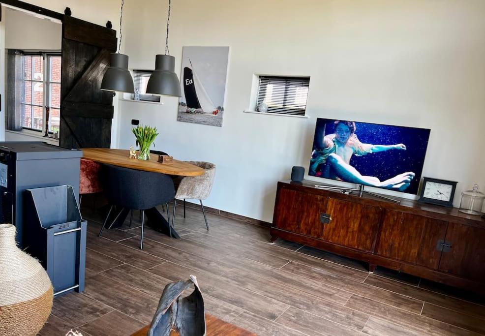 Oostermeer Puur Eastermar - Monumentaal, Authentiek En Luxe Koetshuis Aan Open Vaarwater Met Jacuzzi En Sauna מראה חיצוני תמונה