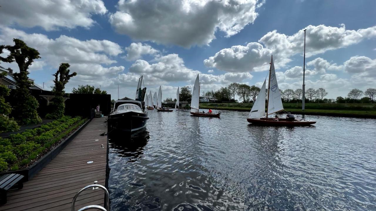 Oostermeer Puur Eastermar - Monumentaal, Authentiek En Luxe Koetshuis Aan Open Vaarwater Met Jacuzzi En Sauna מראה חיצוני תמונה