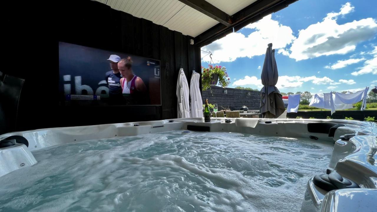 Oostermeer Puur Eastermar - Monumentaal, Authentiek En Luxe Koetshuis Aan Open Vaarwater Met Jacuzzi En Sauna מראה חיצוני תמונה