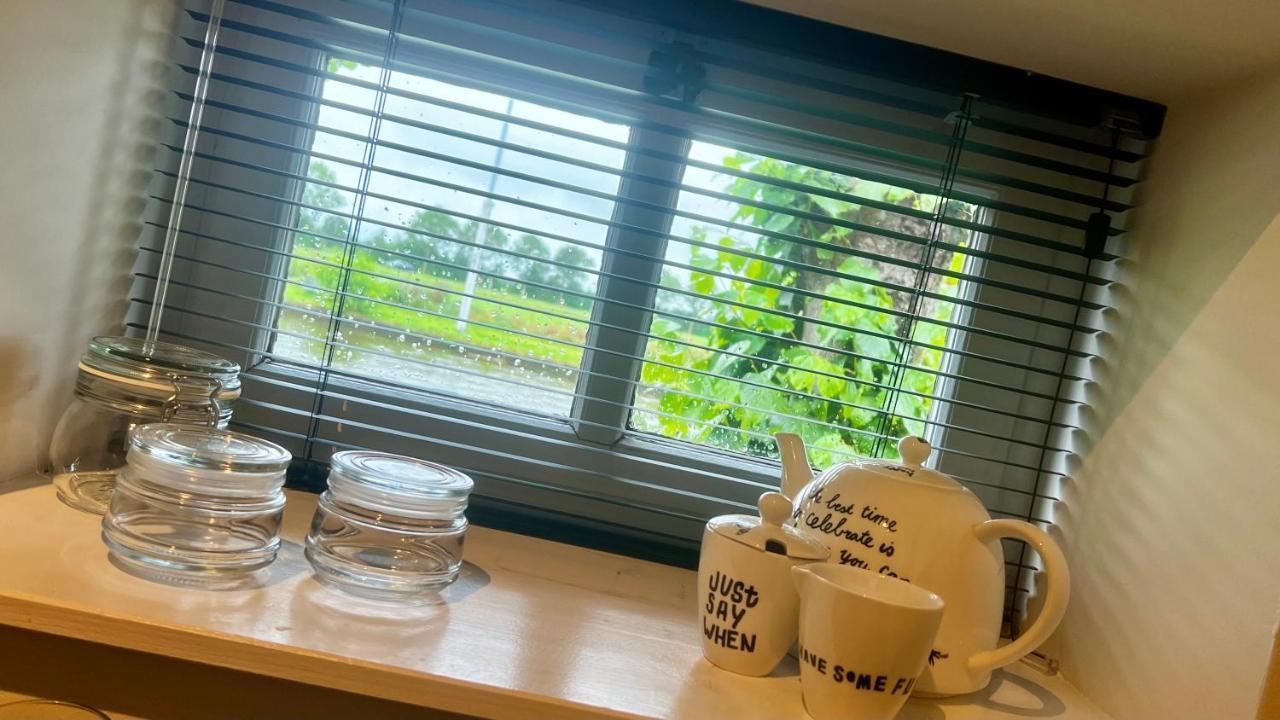 Oostermeer Puur Eastermar - Monumentaal, Authentiek En Luxe Koetshuis Aan Open Vaarwater Met Jacuzzi En Sauna מראה חיצוני תמונה