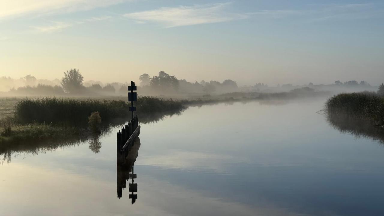 Oostermeer Puur Eastermar - Monumentaal, Authentiek En Luxe Koetshuis Aan Open Vaarwater Met Jacuzzi En Sauna מראה חיצוני תמונה
