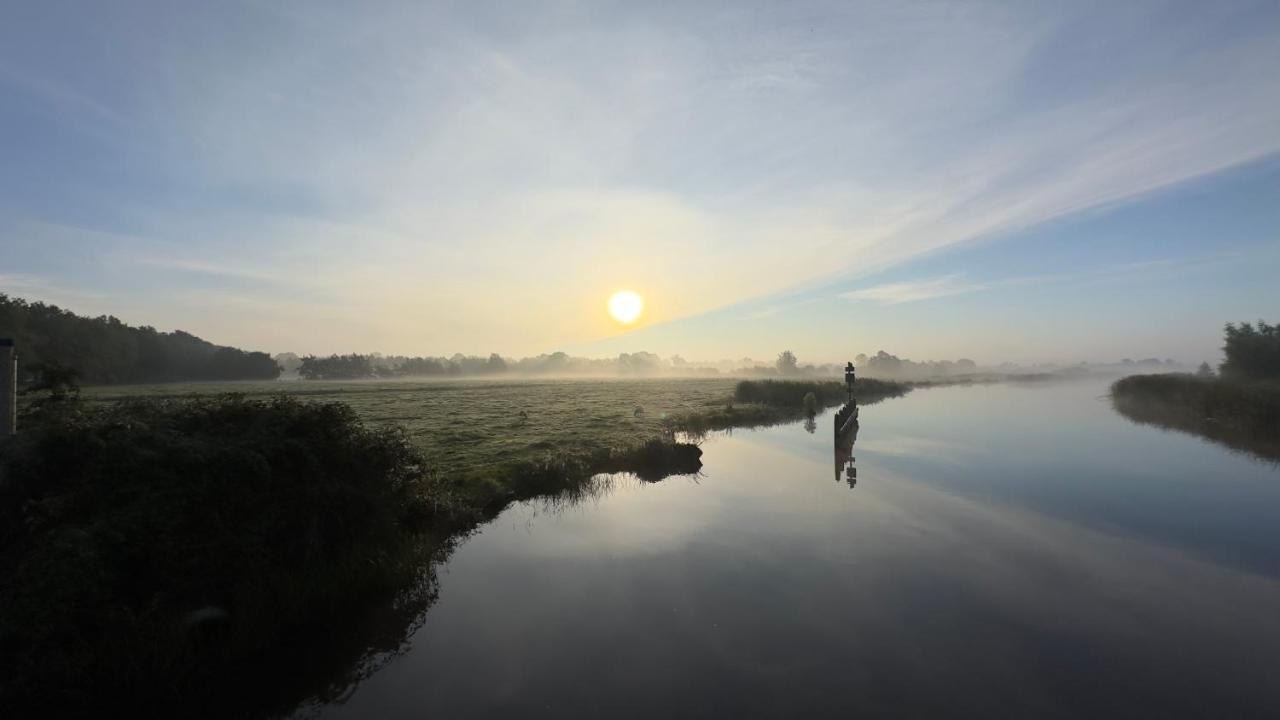 Oostermeer Puur Eastermar - Monumentaal, Authentiek En Luxe Koetshuis Aan Open Vaarwater Met Jacuzzi En Sauna מראה חיצוני תמונה