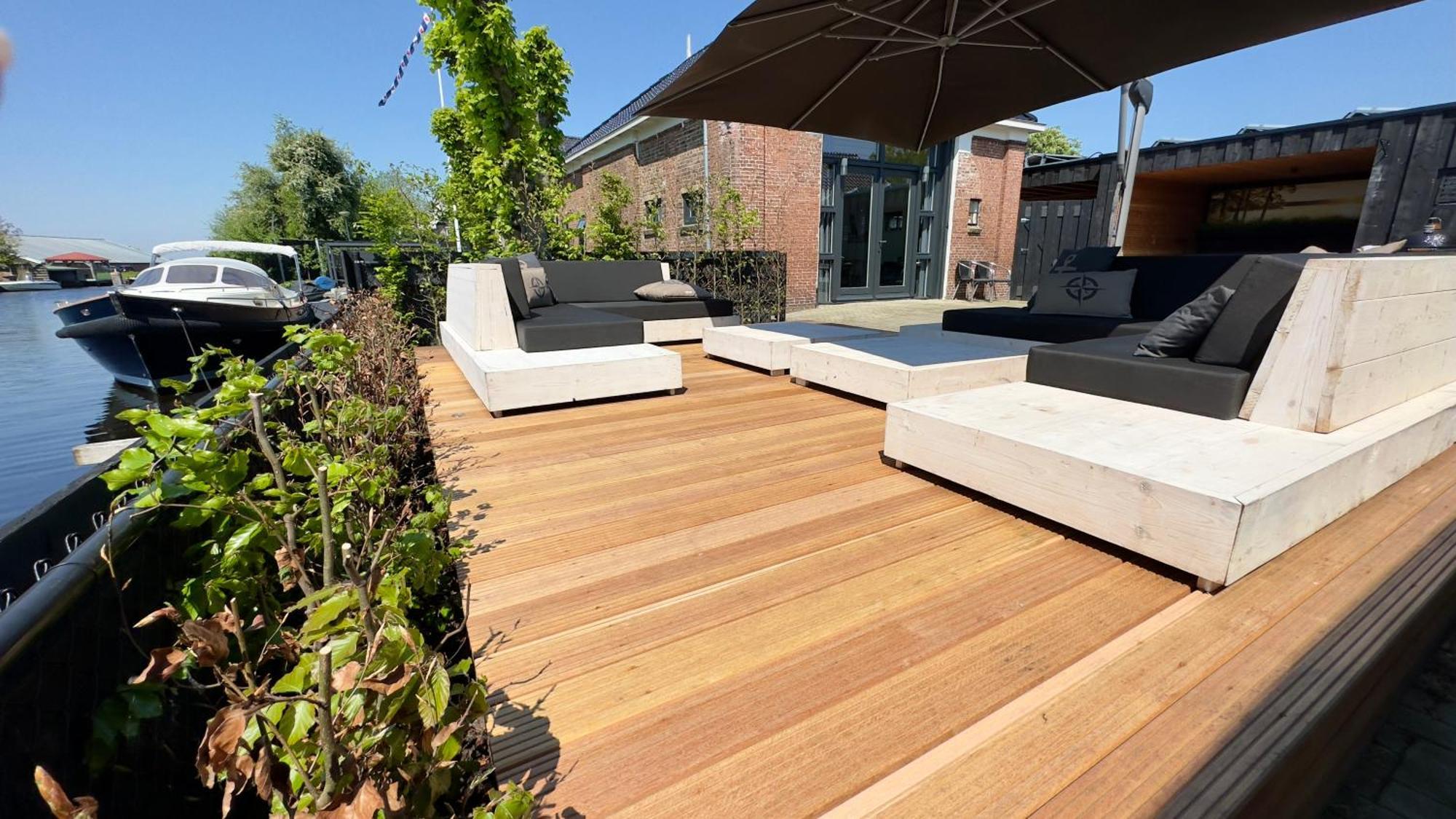 Oostermeer Puur Eastermar - Monumentaal, Authentiek En Luxe Koetshuis Aan Open Vaarwater Met Jacuzzi En Sauna מראה חיצוני תמונה