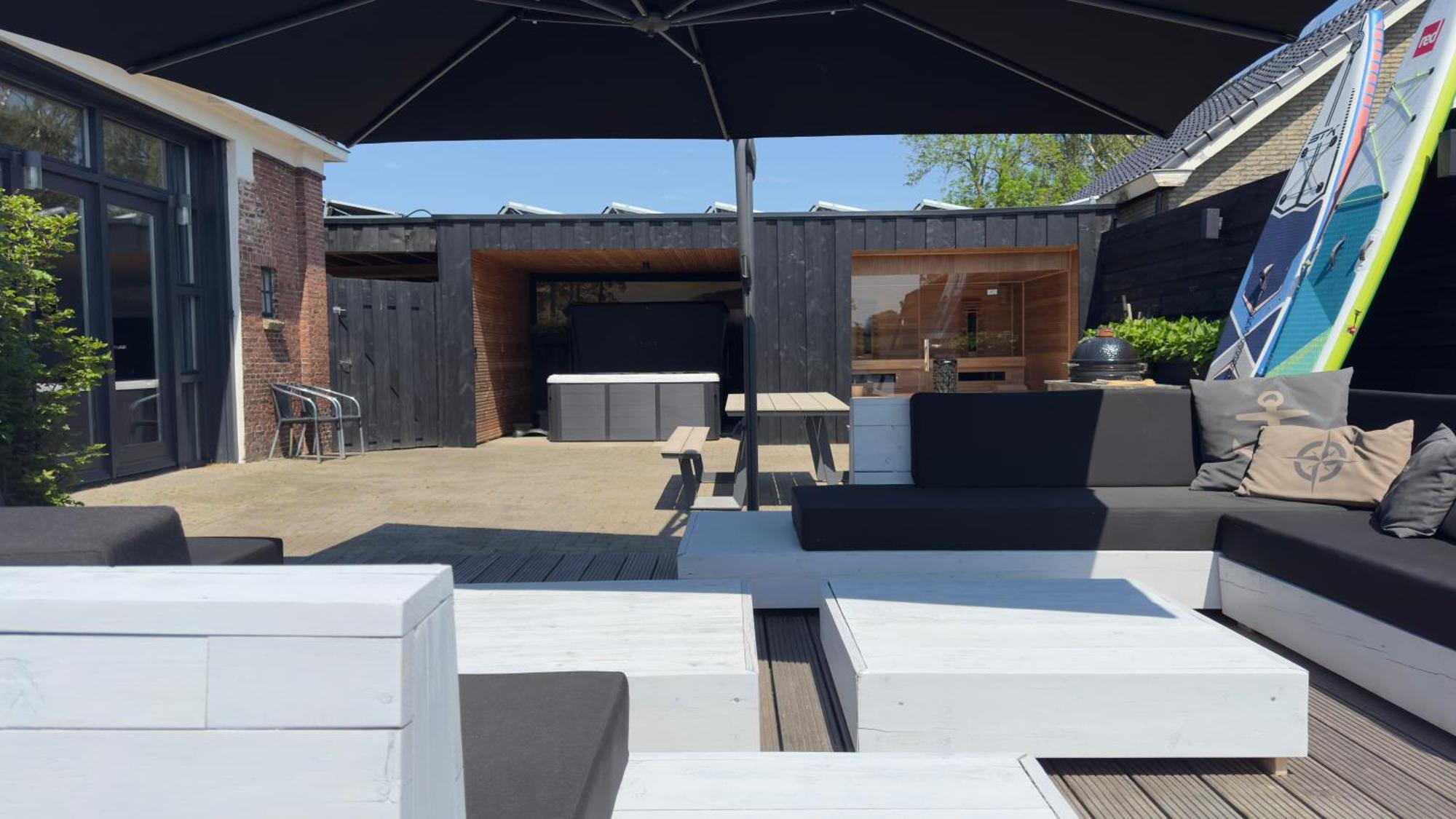 Oostermeer Puur Eastermar - Monumentaal, Authentiek En Luxe Koetshuis Aan Open Vaarwater Met Jacuzzi En Sauna מראה חיצוני תמונה