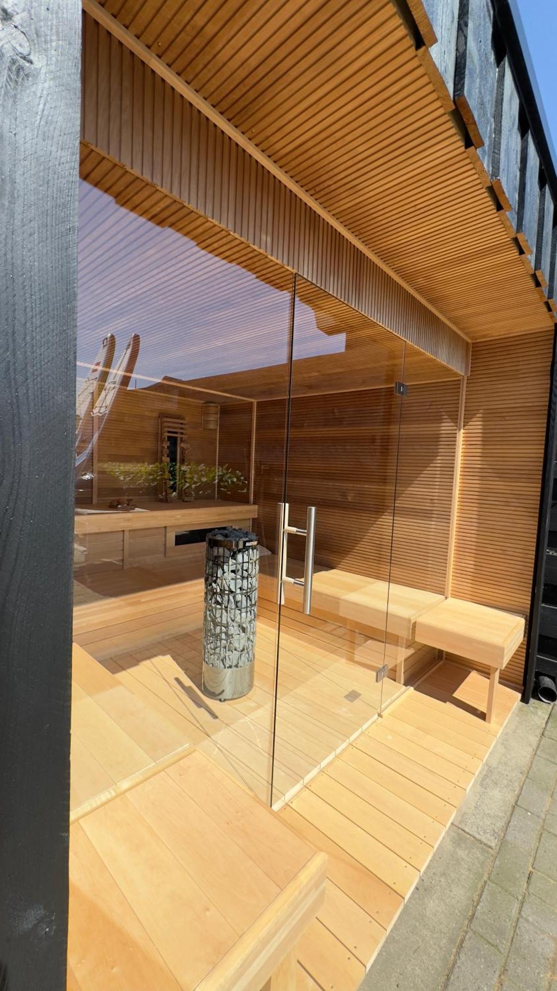 Oostermeer Puur Eastermar - Monumentaal, Authentiek En Luxe Koetshuis Aan Open Vaarwater Met Jacuzzi En Sauna מראה חיצוני תמונה
