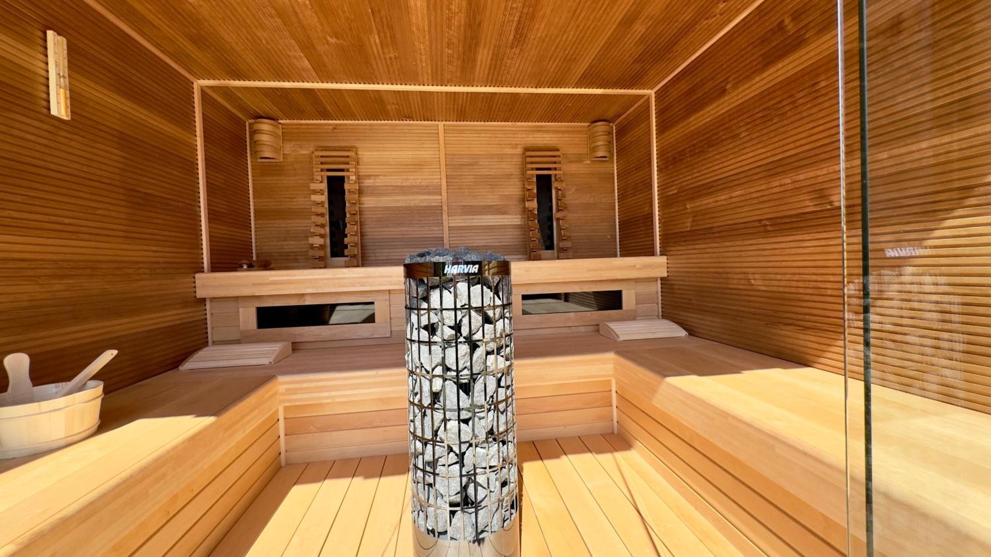 Oostermeer Puur Eastermar - Monumentaal, Authentiek En Luxe Koetshuis Aan Open Vaarwater Met Jacuzzi En Sauna מראה חיצוני תמונה